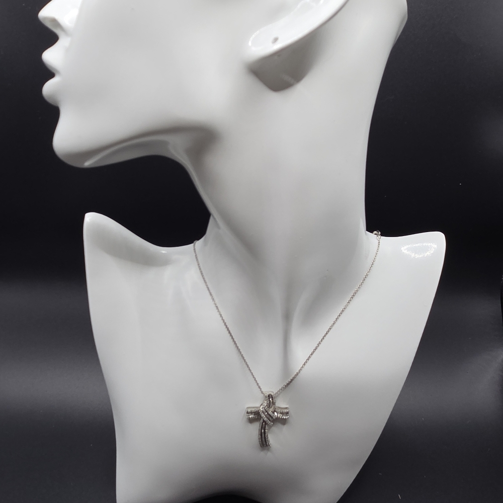 Sterling Silver Cross Pendant With 18 Inch Necklace. - Picture 2 of 7